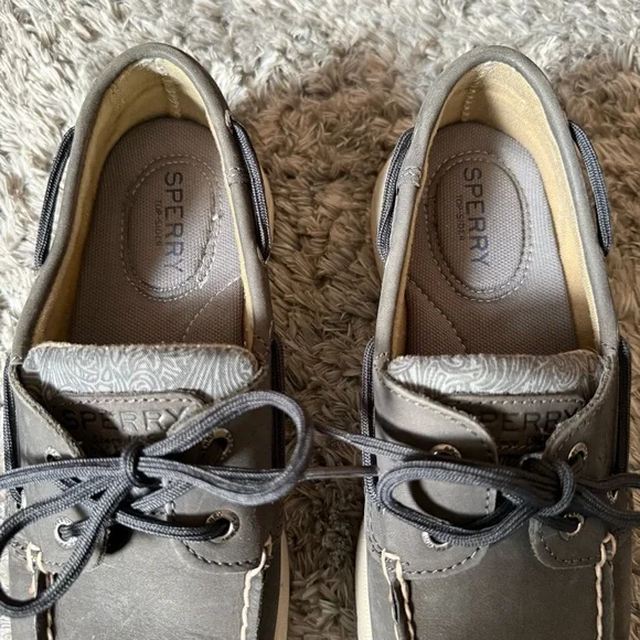 Women’s Sperry Bluefish 2 eye boat shoes gray with swirls, size 6 - Picture 4 of 7